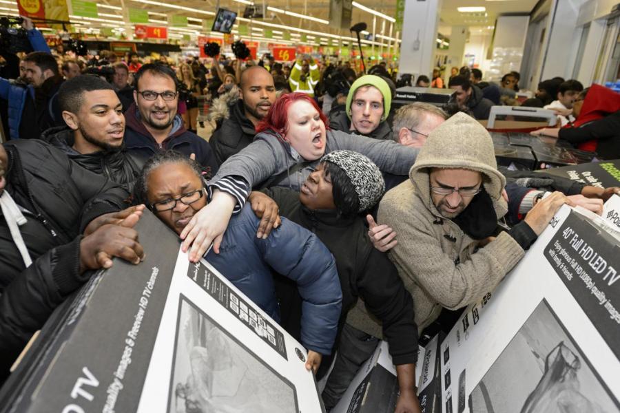 ho-visto-la-gente-che-si-paliava-per-i-televisori